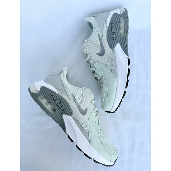* 10 WOMEN'S NIKE AIR MAX EXCEE LIGHT GRAY DC5432-012 SPORTSWEAR - Picture 1 of 9